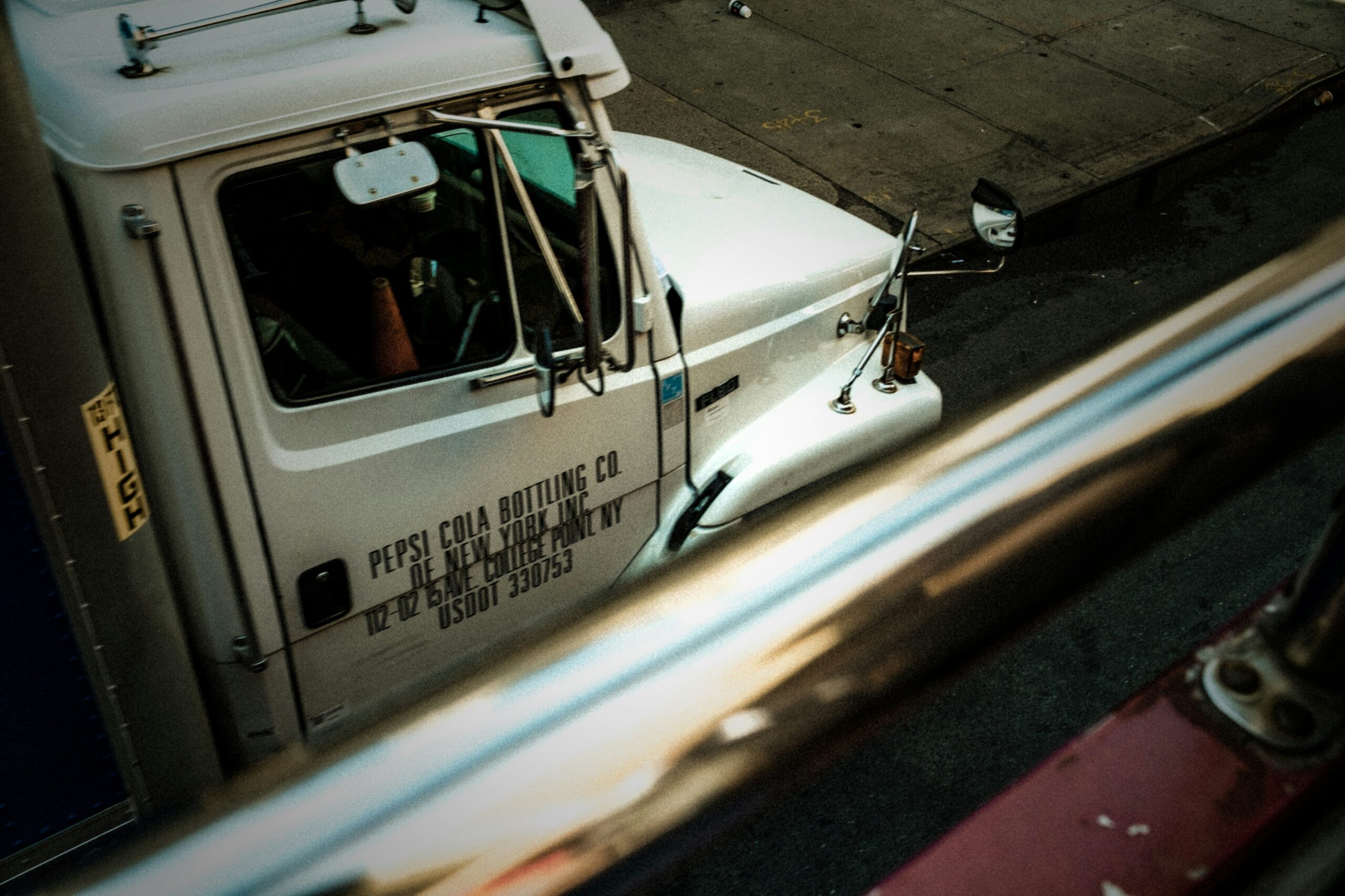 owner operator truck representing tax deductions for truckers in 2026