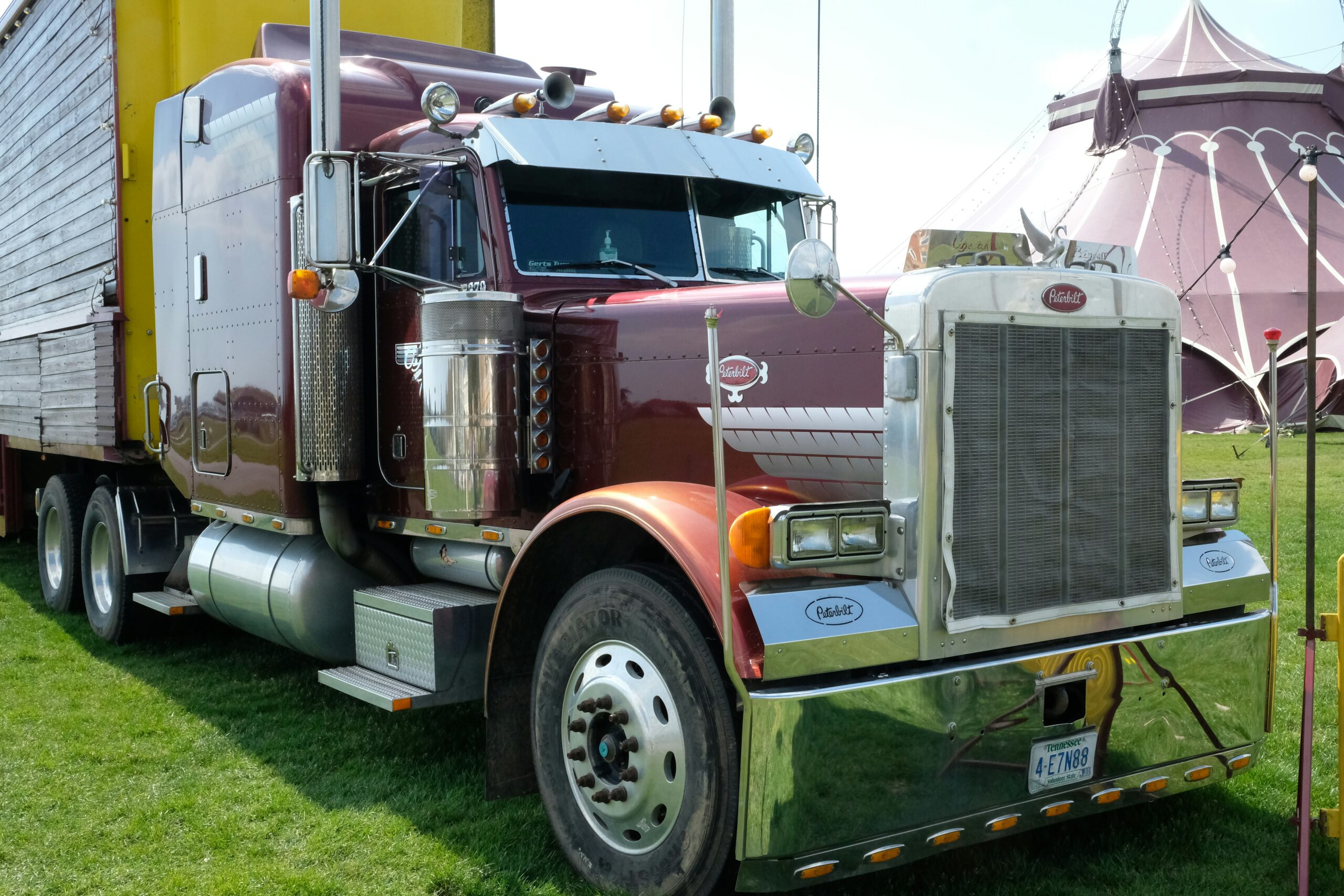 Classic Peterbilt semi truck — how to get your CDL guide